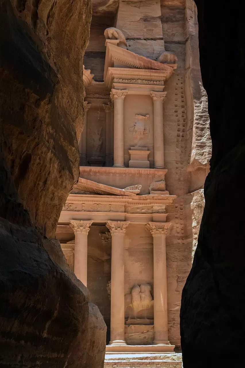 travel guide image